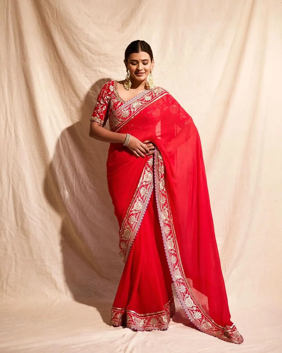 HEBAH PATEL IN RED SAREE BLOUSE 4